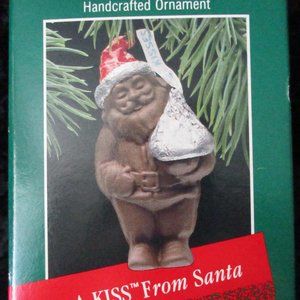 Vtg NIB 1988 Hallmark Handcrafted Santa Christmas Ornament 'A KISS From Santa'
